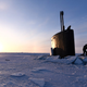Imagen para el artículo titulado Así es el momento exacto en el que un submarino nuclear embiste la capa de hielo para salir a la superficie